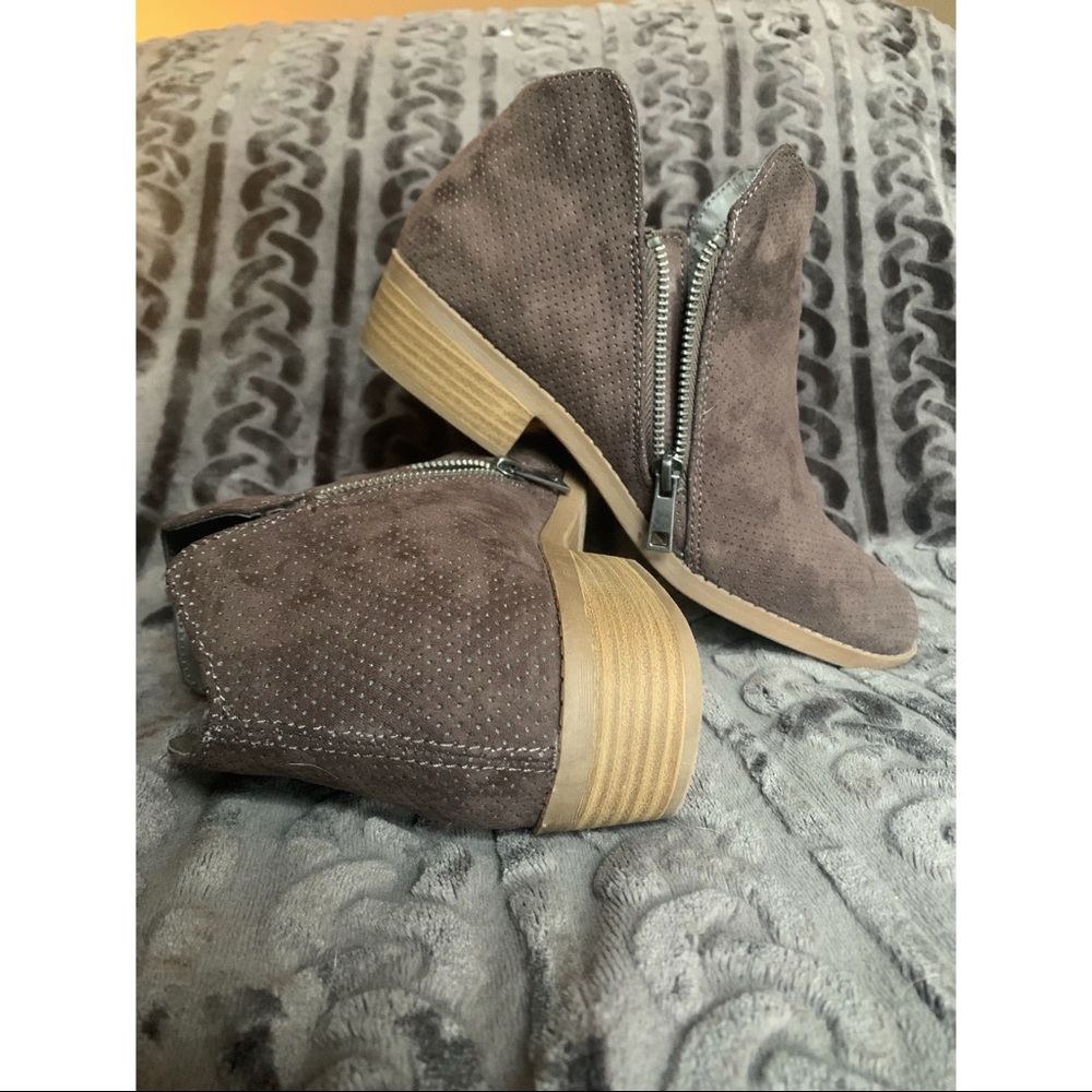 Target Universal Threads Ankle Booties